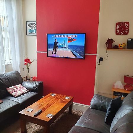 12 Person 6 Bedroom Self Catering House Liverpool Extérieur photo
