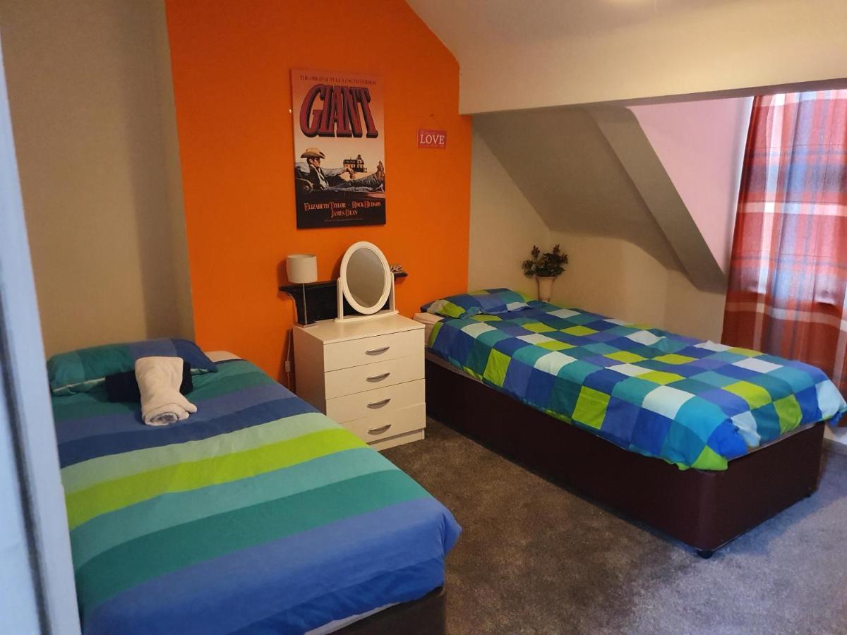 12 Person 6 Bedroom Self Catering House Liverpool Extérieur photo