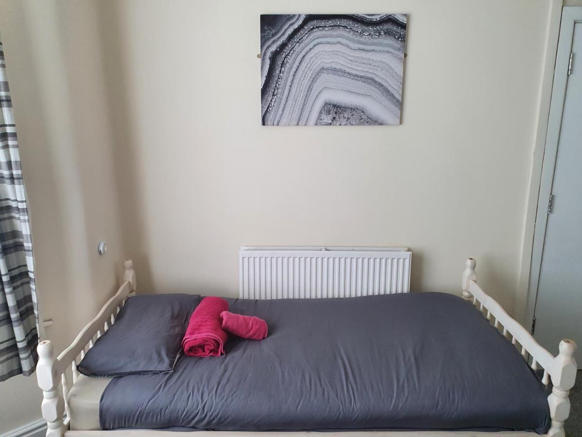 12 Person 6 Bedroom Self Catering House Liverpool Extérieur photo