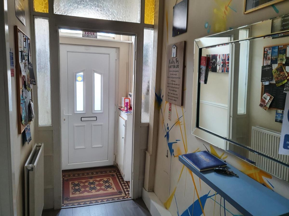 12 Person 6 Bedroom Self Catering House Liverpool Extérieur photo