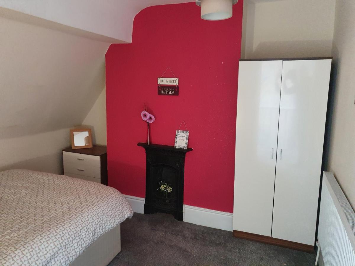 12 Person 6 Bedroom Self Catering House Liverpool Extérieur photo