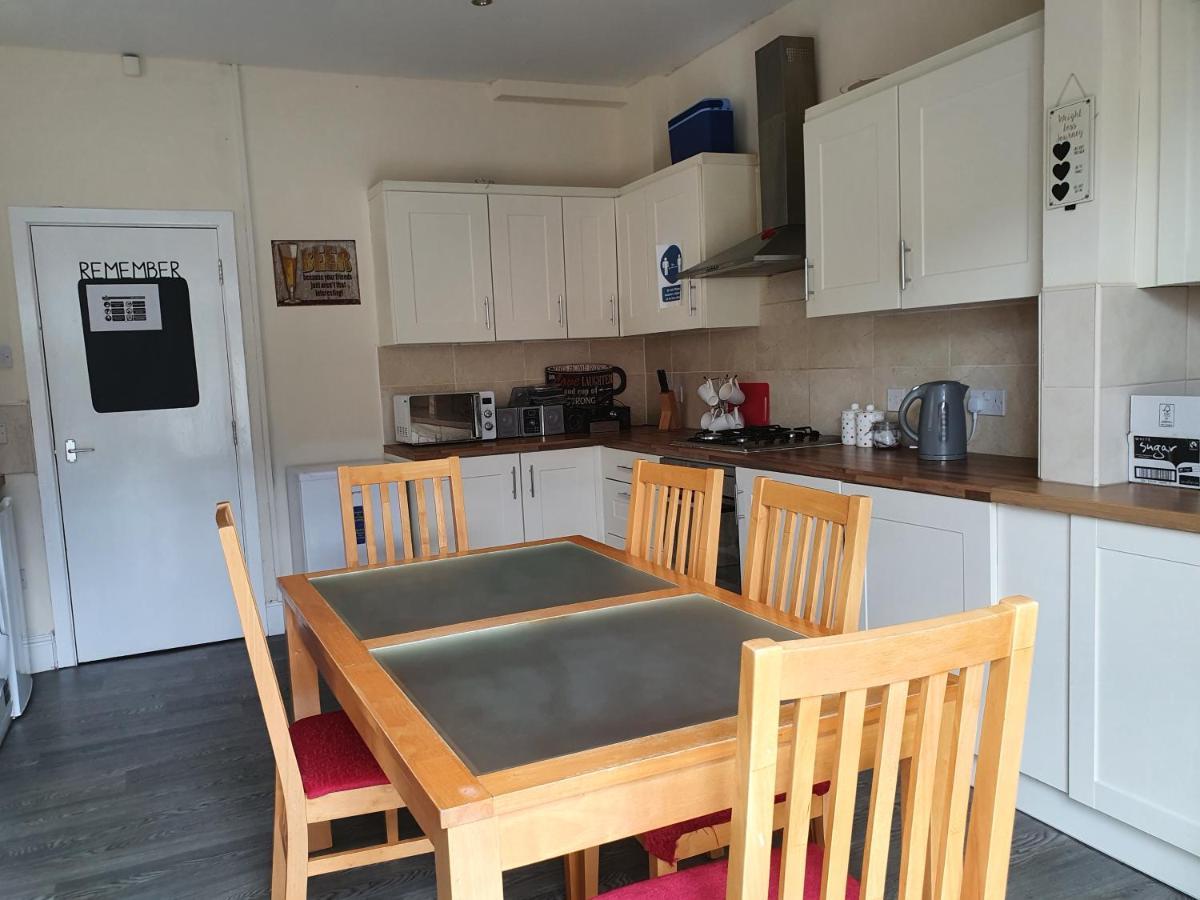 12 Person 6 Bedroom Self Catering House Liverpool Extérieur photo