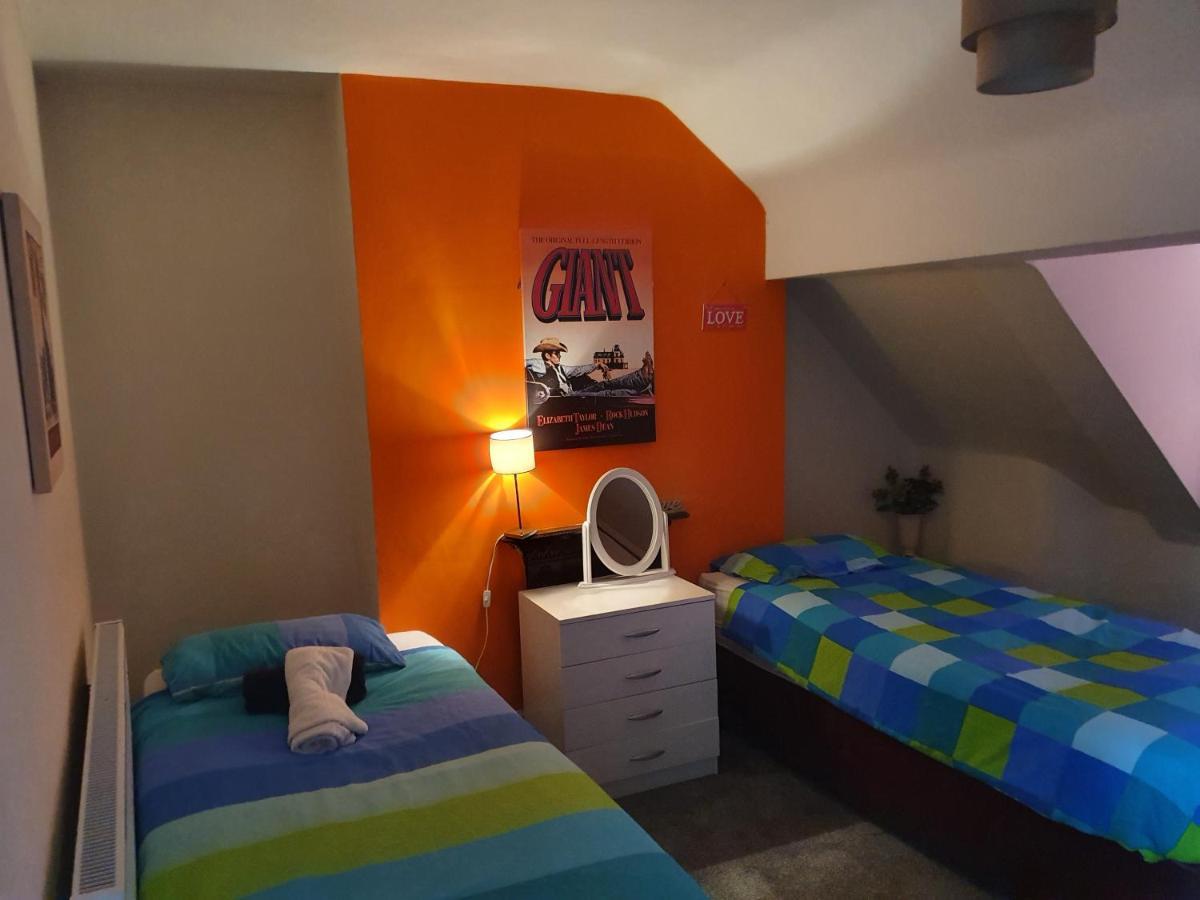 12 Person 6 Bedroom Self Catering House Liverpool Extérieur photo