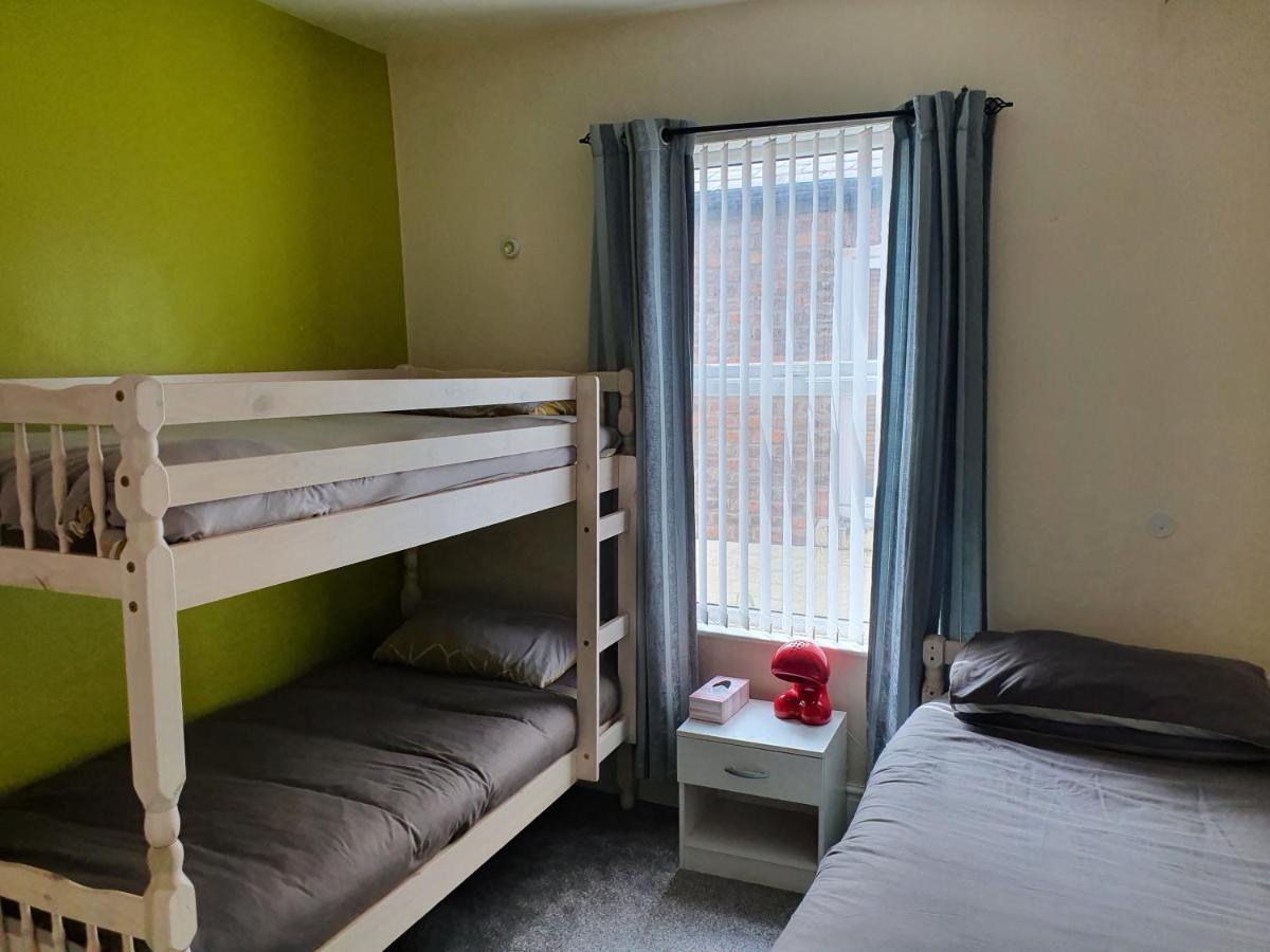 12 Person 6 Bedroom Self Catering House Liverpool Extérieur photo