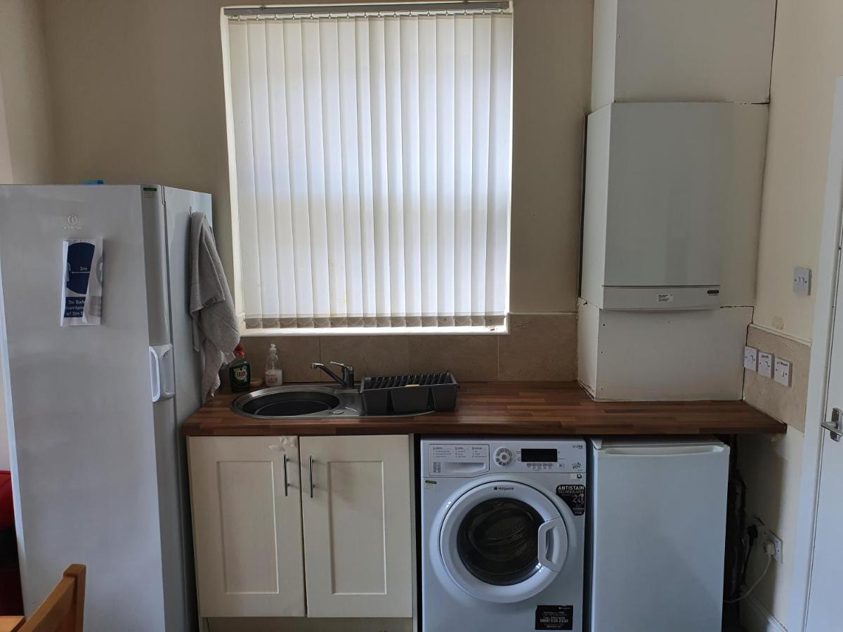 12 Person 6 Bedroom Self Catering House Liverpool Extérieur photo