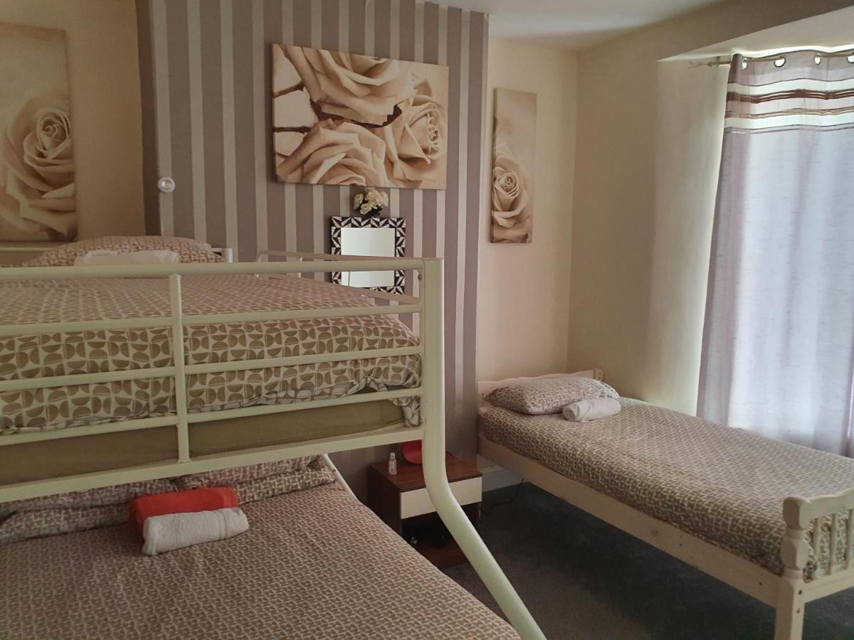 12 Person 6 Bedroom Self Catering House Liverpool Extérieur photo