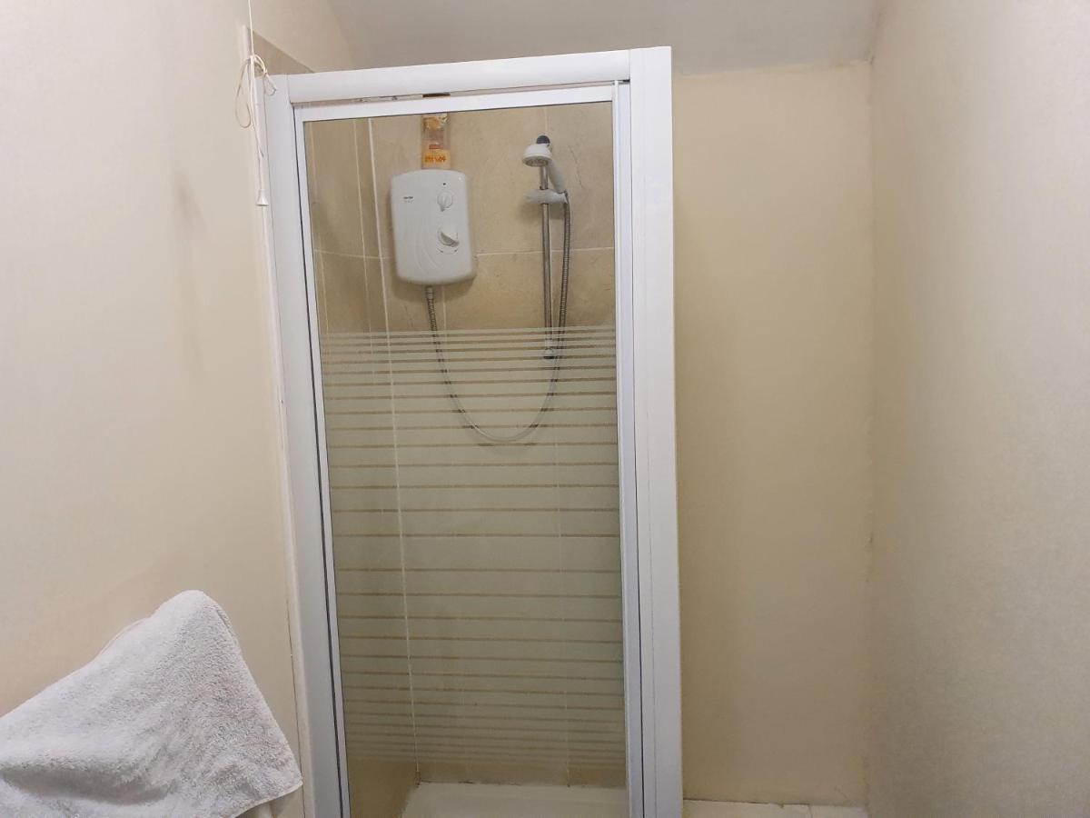 12 Person 6 Bedroom Self Catering House Liverpool Extérieur photo