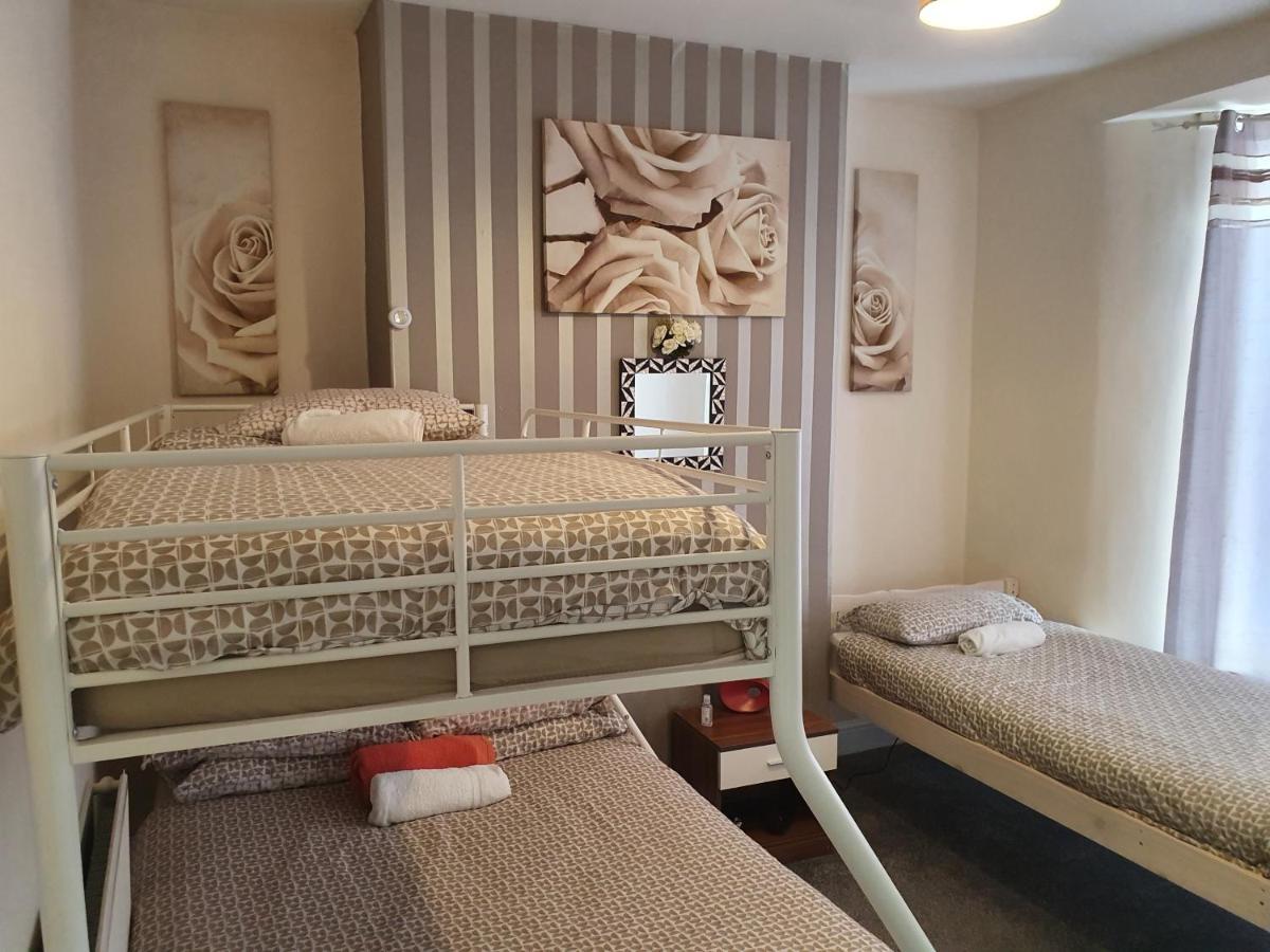 12 Person 6 Bedroom Self Catering House Liverpool Extérieur photo