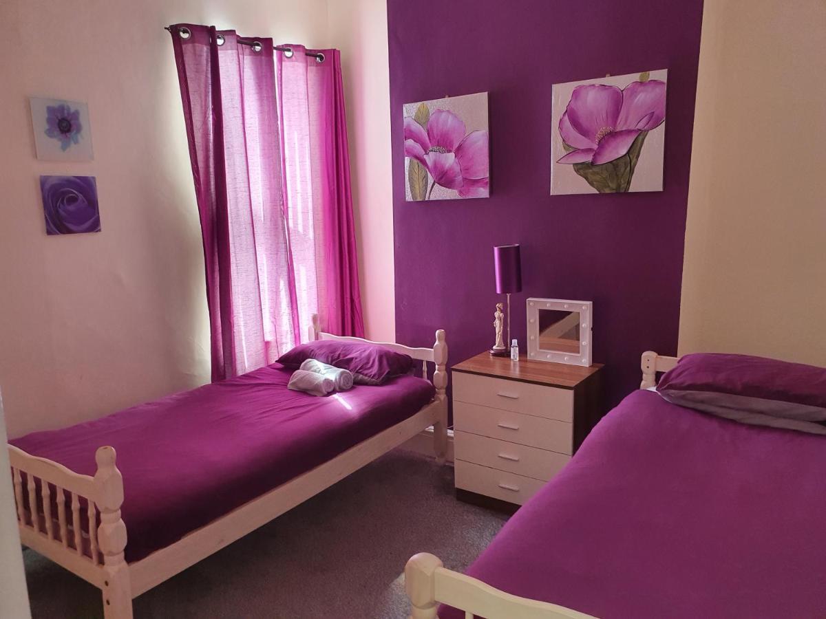 12 Person 6 Bedroom Self Catering House Liverpool Extérieur photo