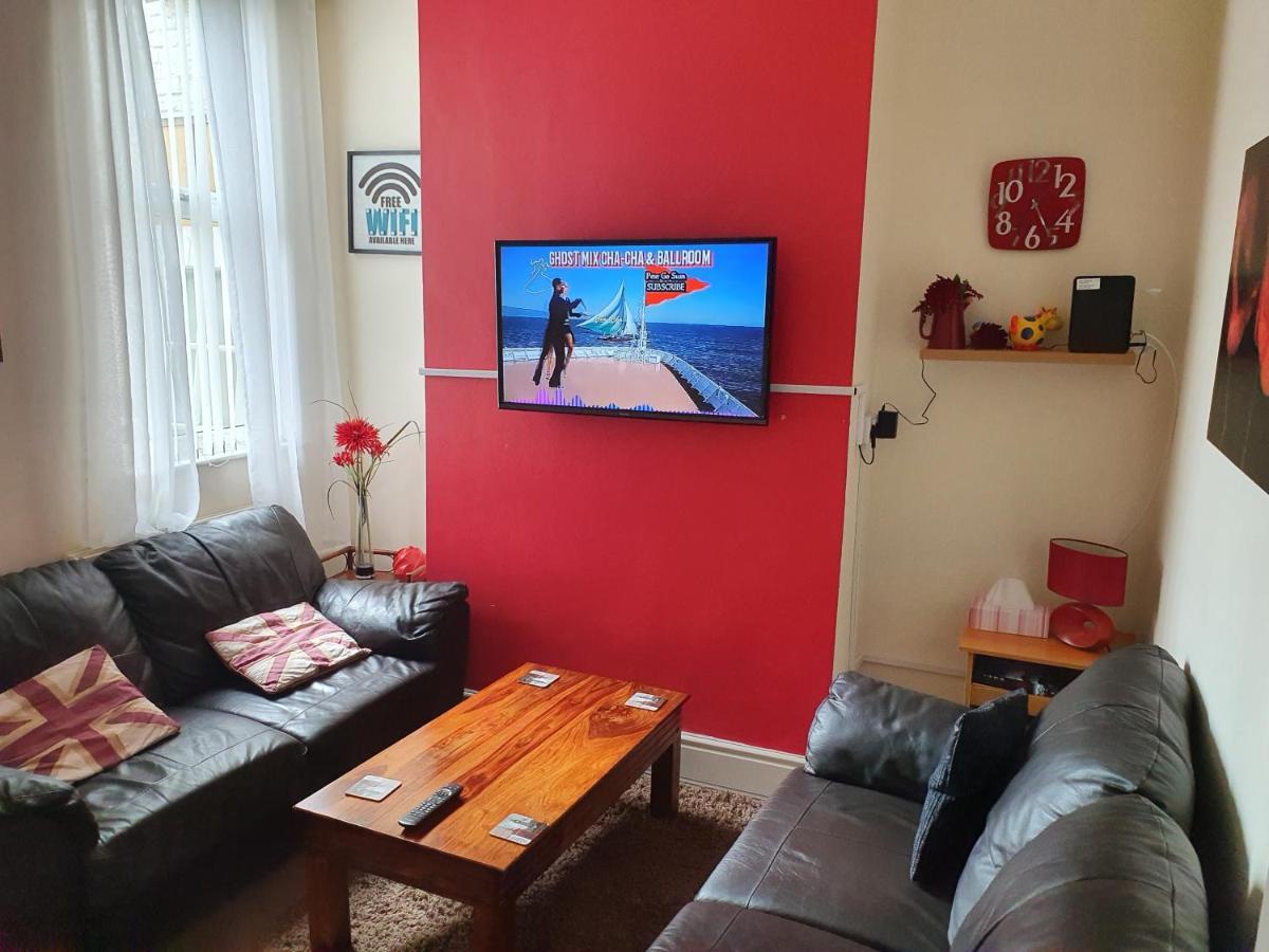 12 Person 6 Bedroom Self Catering House Liverpool Extérieur photo